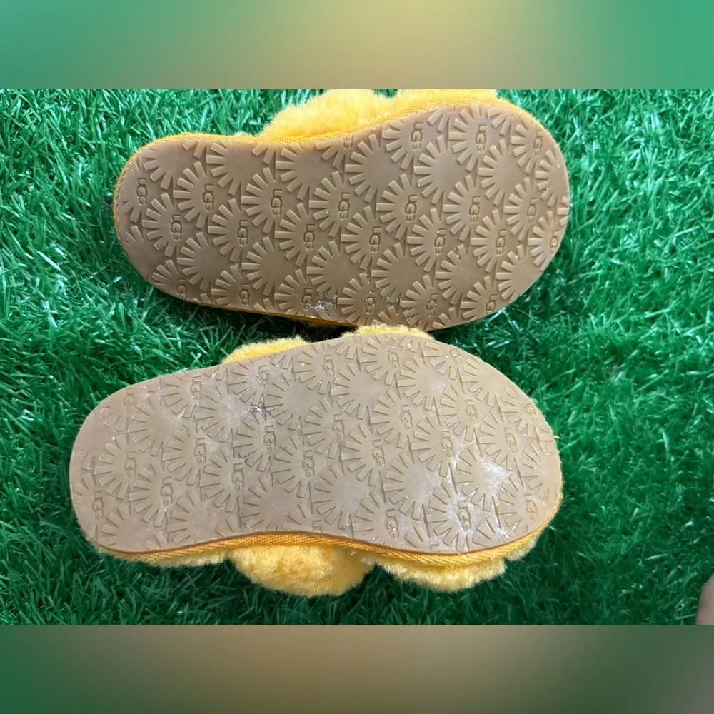UGG Kids Fluffy‎ Yellow Sandals size 8.5
